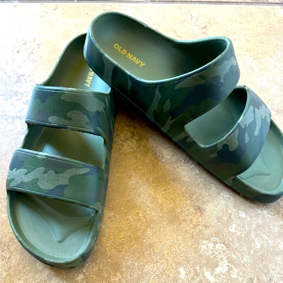 Old Navy Camo Sandals - Picture 2 of 4